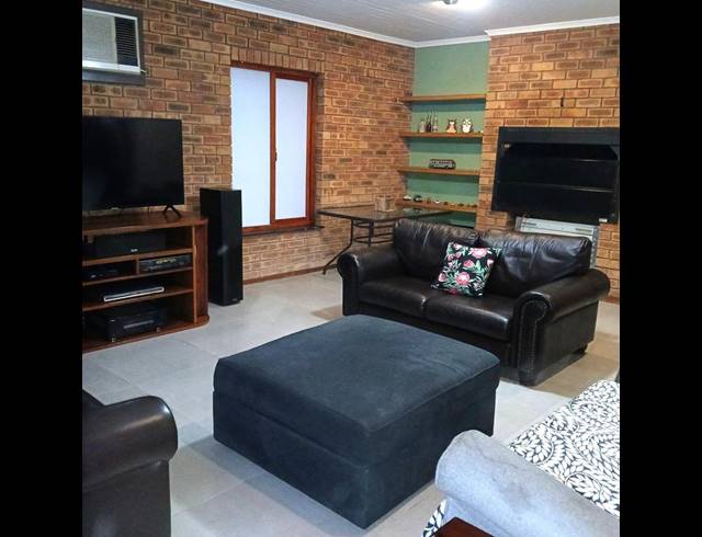 3 BEDROOM HOUSE FOR SALE IN NUWE UITSIG